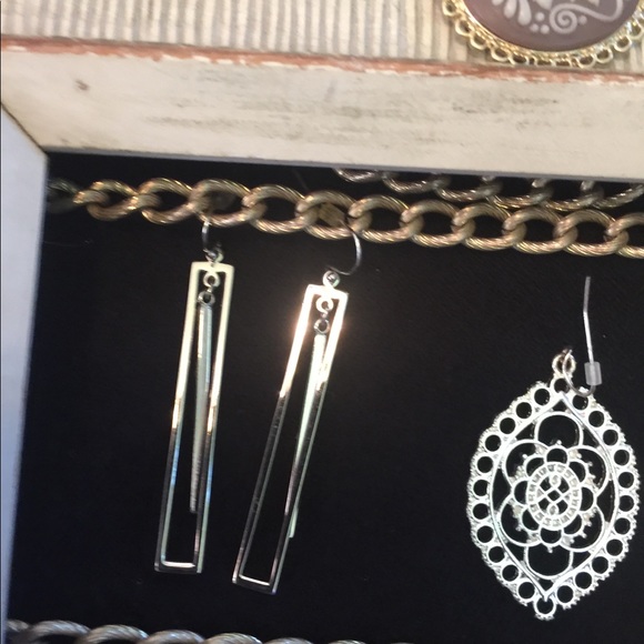 Earrings - Picture 3 of 8